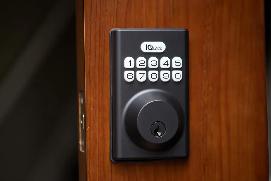 IQ Lock PowerG smart deadbolt